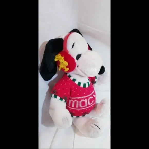 Macy's Toys 972 Peanuts Macys Sweater Snoopy Dog Vintage